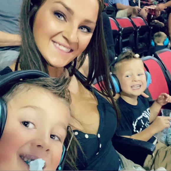 Meet your Posher, Jordan - Picture 3 of 4